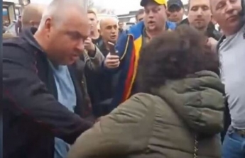 Волочили по земле: в Одессе на рынке жестоко избили вьетнамских женщин. Видео