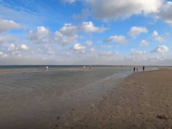Азовское море на десятки метров ушло от берега (фото, видео)