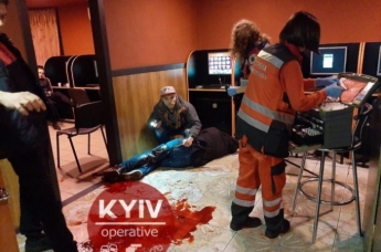 Кровавая резня в Киеве: с мужчиной расправились прямо в зале игровых автоматов. ВИДЕО