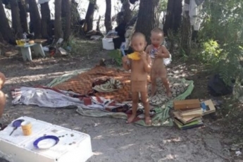 В Запорожье мать, отдавшую своих детей бездомному, лишили родительских прав