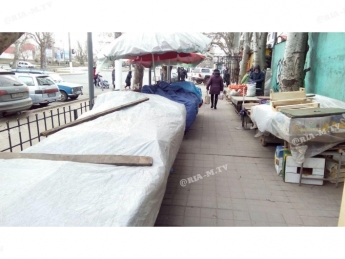 В Мелитополе холод выгнал предпринимателей с рынков (фото)