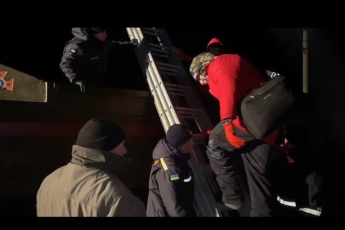 Как в Кирилловке людей из отрезанного водой Бирючего эвакуировали (фото)