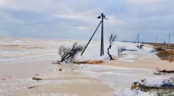 Масштабы стихии в Кирилловке показали в сети. Эвакуация продолжилась (видео, фото)