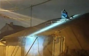 В Одессе коп упал с крыши, пытаясь задержать психически больного