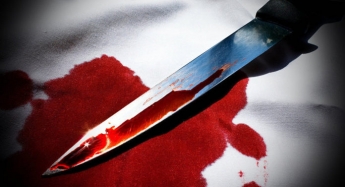 В Запорожье посреди улицы женщину ударили ножом в живот