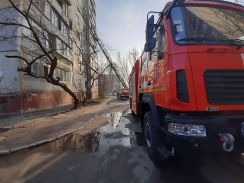 В сети появилось видео пожара в доме в центре Запорожья: есть погибшие