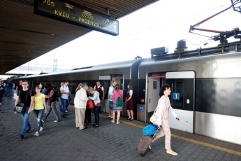 Будут дорожать каждый месяц: "Укрзалізниця" собралась повышать цены на билеты для пассажиров