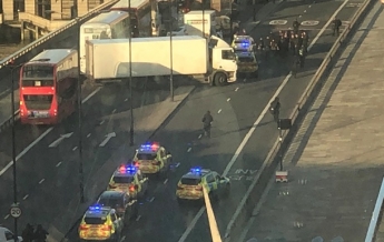 В центре Лондона мужчина с ножом напал на людей, есть раненые