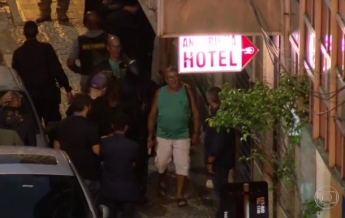 В Бразилии мужчина взял в заложники посетителей бара