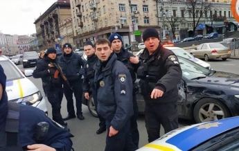 В Киеве водитель, убегая от копов, устроил два ДТП (фото, видео)