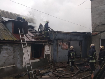 В Бердянске тушили пожар в частном доме