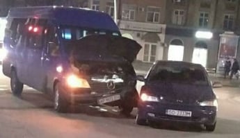 В центре Мелитополя маршрутка с пассажирами попала в ДТП (фото)