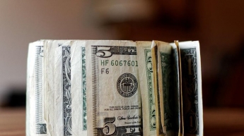 Курс валют на 4 декабря: доллар "упал" до нового минимума
