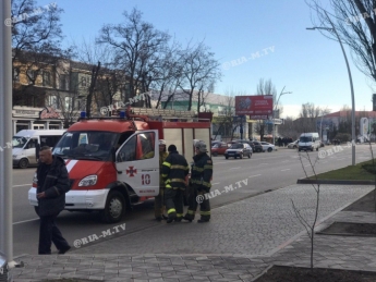 В центре Мелитополя нашли гранату - на месте работает полиция и ГСЧС. Фото с места происшествия
