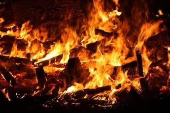На Закарпатье в магазине вспыхнул масштабный пожар: пугающие фото и видео