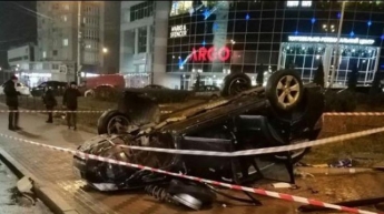В Киеве с моста "слетел" автомобиль, есть погибшие