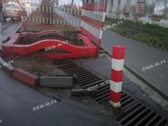 В Мелитополе неадекватный водитель вылетел с дороги в забор (фото, видео)