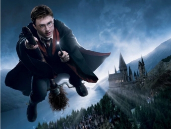 Магия вне Хогвартса: американец научился летать на метле, как Гарри Поттер (видео)