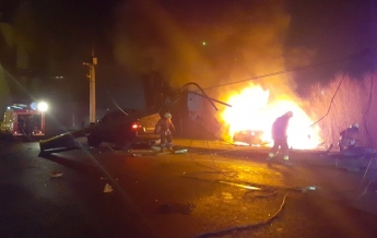 Жуткое ДТП в Днепре: прохожие вытащили водителя из горящего авто