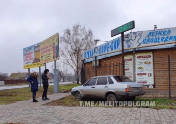 В Мелитополе водитель перелетел через тротуар и едва не врезался в кафе (фото)
