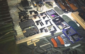 У жителя Ровно обнаружили 10 тысяч единиц оружия и боеприпасов (видео)