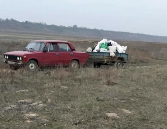Прицепы с мусором вывозят со дна Молочного лимана перед запуском промоины в Кирилловке (фото)