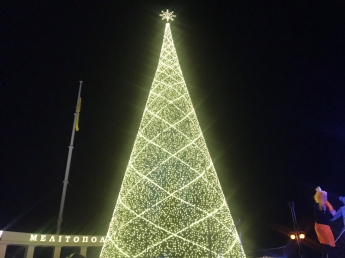 В этом году елка в Мелитополе впечатлила всех (фото, видео)