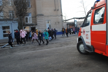 В Мелитополе эвакуировали детей из лицея (фото)