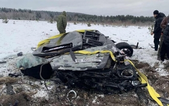 Москвич на спор сбросил свой Mercedes с вертолета (видео)