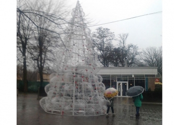 Погода помешала открытию главной елки в парке Мелитополя (фото)