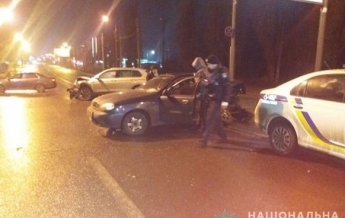 Двойное ДТП в Харькове: авто влетело в полицейских и медиков (видео)