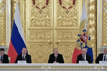 "Мнит себя императором": встречу Путина с олигархами жестко раскритиковали в сети