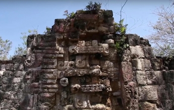 В джунглях Мексики нашли тысячелетний дворец майя (видео)