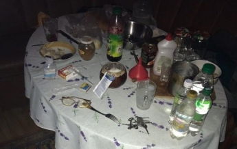 На Киевщине двое мужчин отравились суррогатным алкоголем