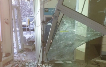 В Виннице взрывом повреждено отделение Ощадбанка