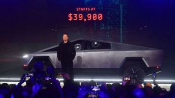 Пикап Tesla Cybertruck сняли в новом клипе Трэвиса Скотта - рэпчика от Илона Маска фаны не дождались (видео)