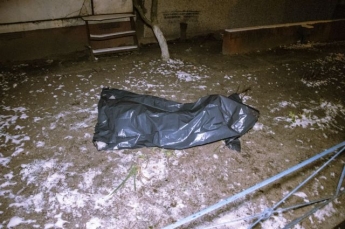 В Киеве девушка выпала с 13-го этажа жилого дома: детали жуткого инцидента