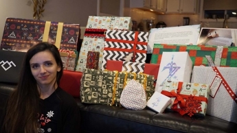 Потерявшая мать американка получила 36 кг подарков от Билла Гейтса: фото