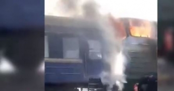 Поезд Харьков-Херсон с пассажирами загорелся на ходу: страшное видео