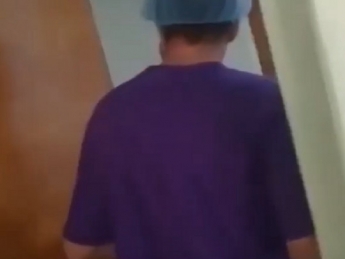 Стоматолог избил женщину с ребенком на руках: видео шокирующего происшествия в России