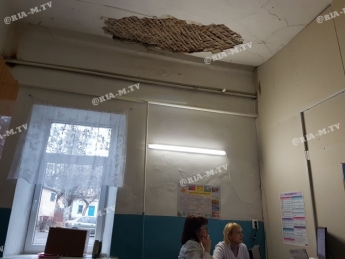 Потолок сыпется на голову - в Центре СПИДа полная разруха (фото)