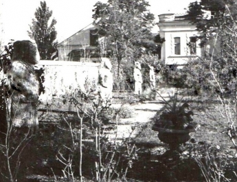 В каком дворе в Мелитополе находилась аллея скифских баб (фото)