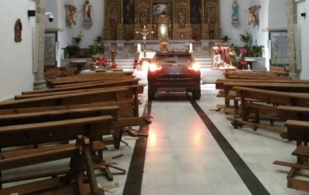 Испанец заехал в храм на авто, спасаясь от дьявола (видео)