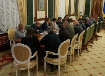Зеленский собрал срочное ночное совещание из-за рухнувшего самолета МАУ
