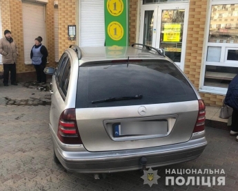 Под Киевом молодой водитель устроил гонки с "копами" и сбил пешехода: фото
