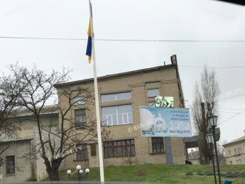 В Мелитополе траур - по городу приспустили флаги (фото)
