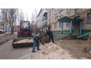 В Мелитополе иногородние коммунальщики уже показали себя в работе (фото)