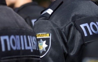 Под Киевом полицейскому пробили отверткой лицо