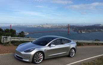 Хакеры получат миллион долларов за взлом Tesla Model 3