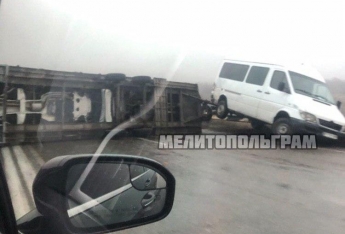 Водителю маршрутки из Мелитополя чудом удалось не попасть в жуткую аварию на трассе (видео)